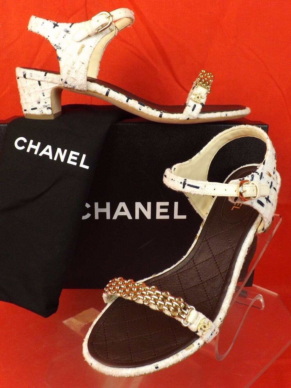 NIB CHANEL WHITE TWEED GOLD CHAIN CC PEARL LOGO SANDALS LOW HEEL PUMPS 38.5